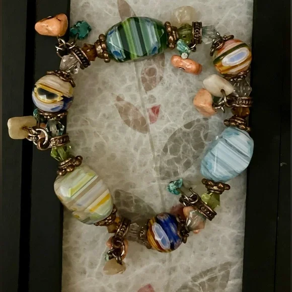 Lot of 4 Fashion Bracelets Costume Jewelry - Picture 3 of 6